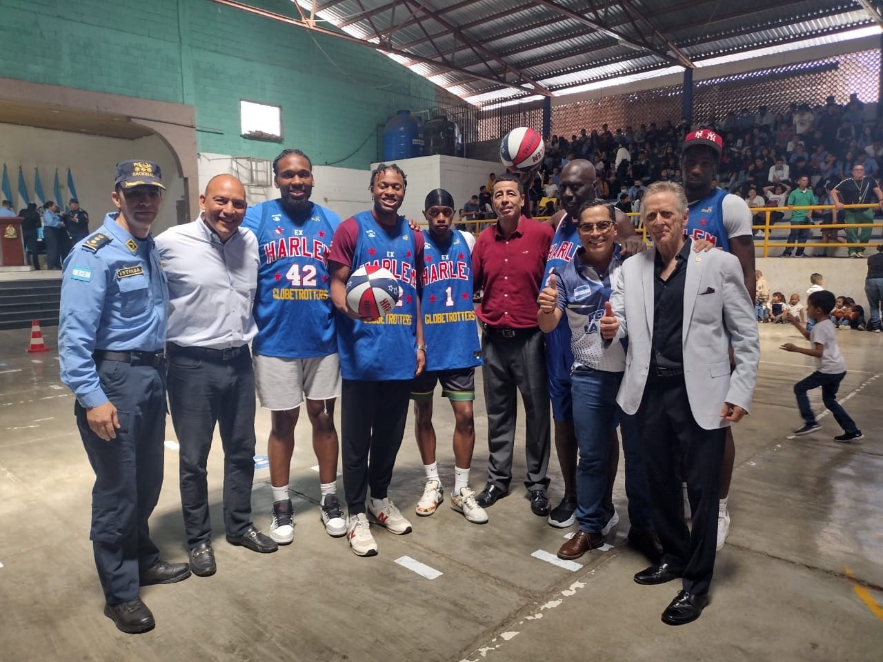 Los Trotamundos de Harlem realizan campaña de prevención a las drogas en Honduras